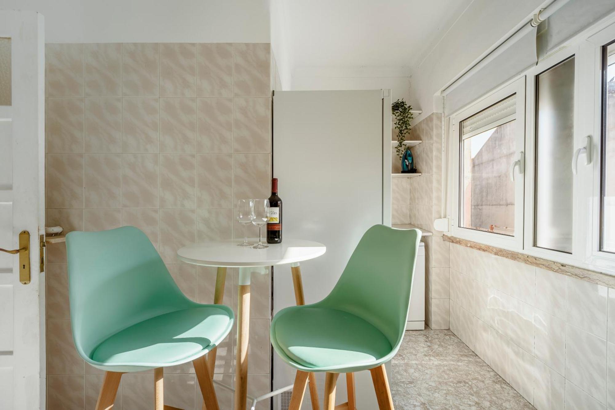 Boho Chic 2 Bedroom Gem 10 Min From Dowtown Free Parking Amadora Bagian luar foto