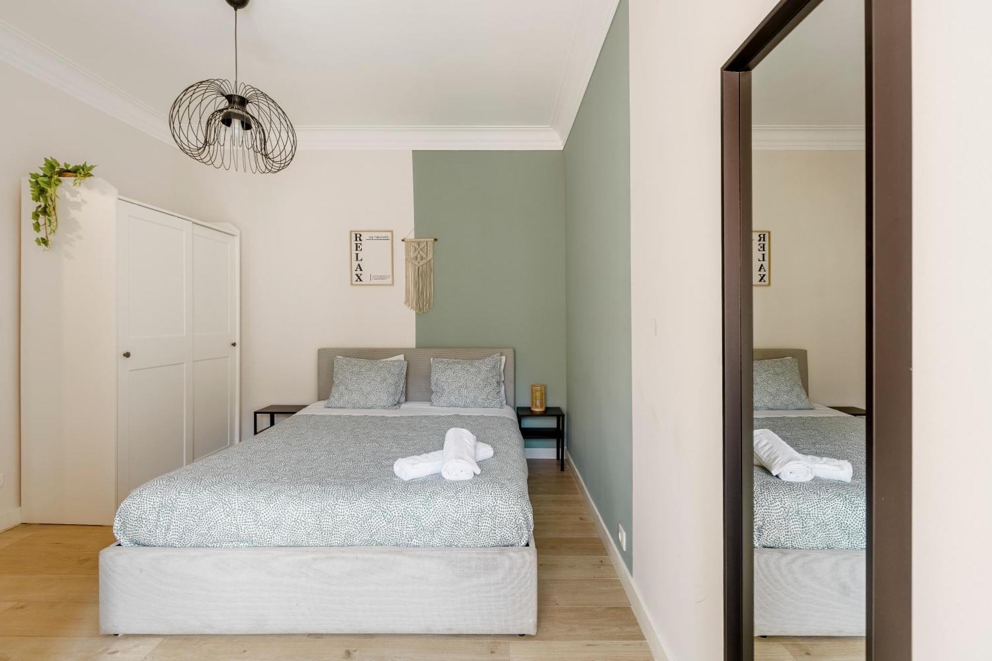Boho Chic 2 Bedroom Gem 10 Min From Dowtown Free Parking Amadora Bagian luar foto