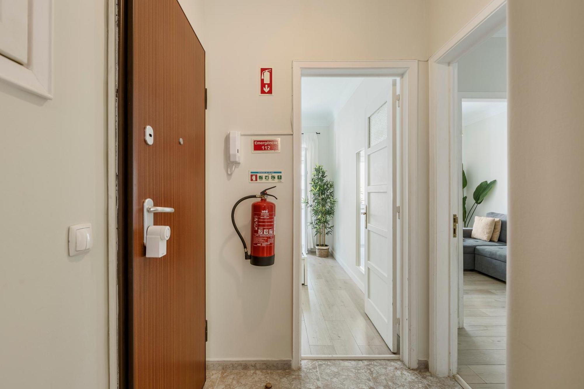 Boho Chic 2 Bedroom Gem 10 Min From Dowtown Free Parking Amadora Bagian luar foto